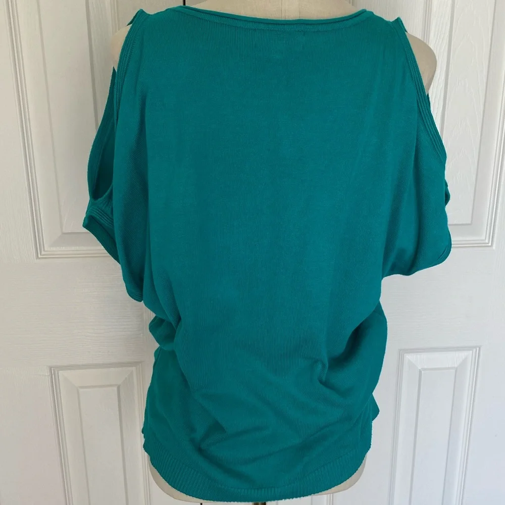 Real Cold Shoulder Top - Picture 4 of 5